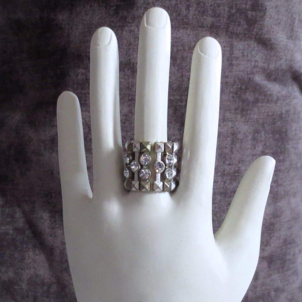 NWOT Studded Diamanté Stretchy Adjustable Statement Ring